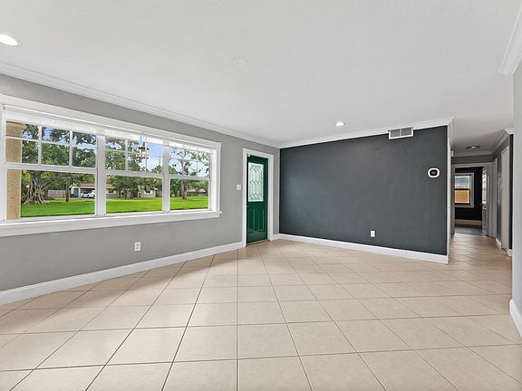 4th image of 8 Polo Cir