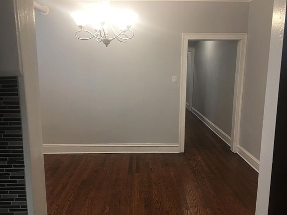 3rd image of 4417 W Ainslie St APT Bsmt