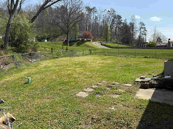 3rd image of 732 Glenwood Rd