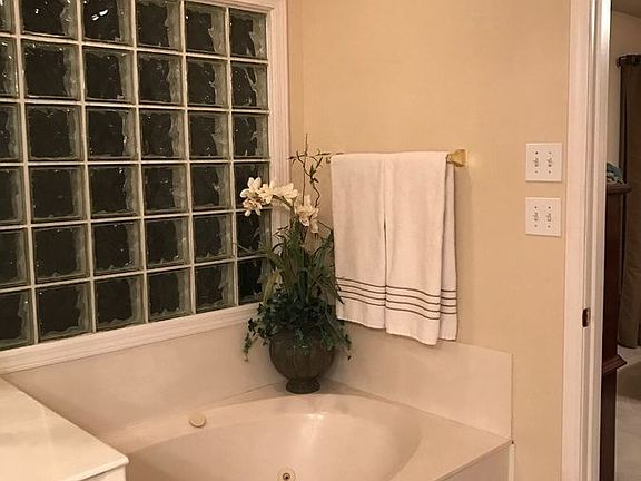 4th image of 1410 Liberty Oak Ct