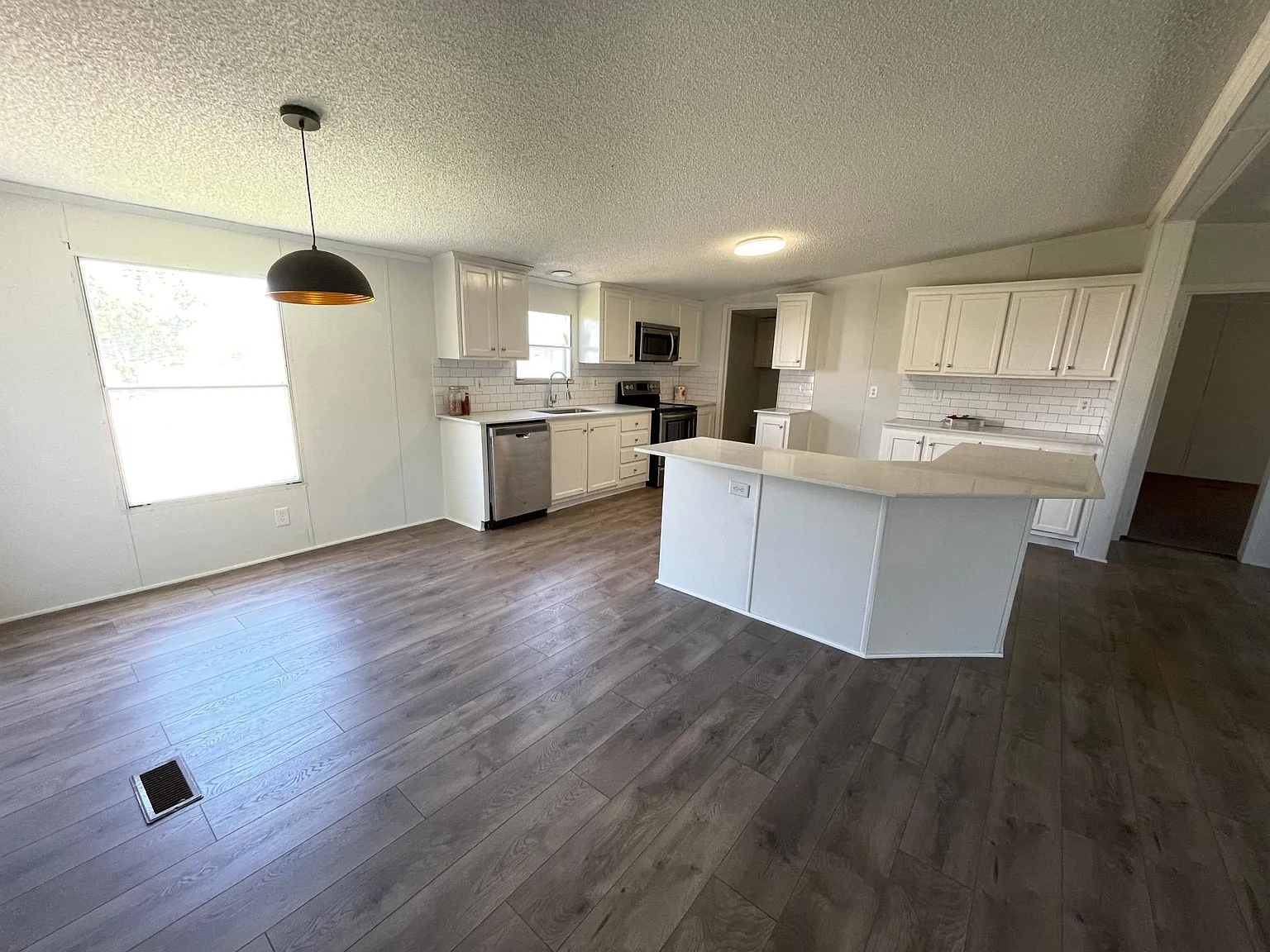 4 bed, 1706 sqft, $2,100 — Photo 3