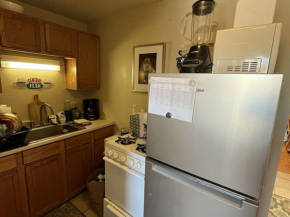 4th image of 21-25 Elmwood Ave #25-18