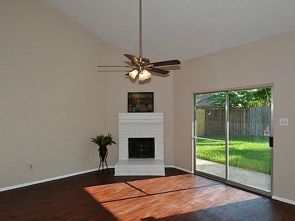 4th image of 10719 Highland Woods Dr