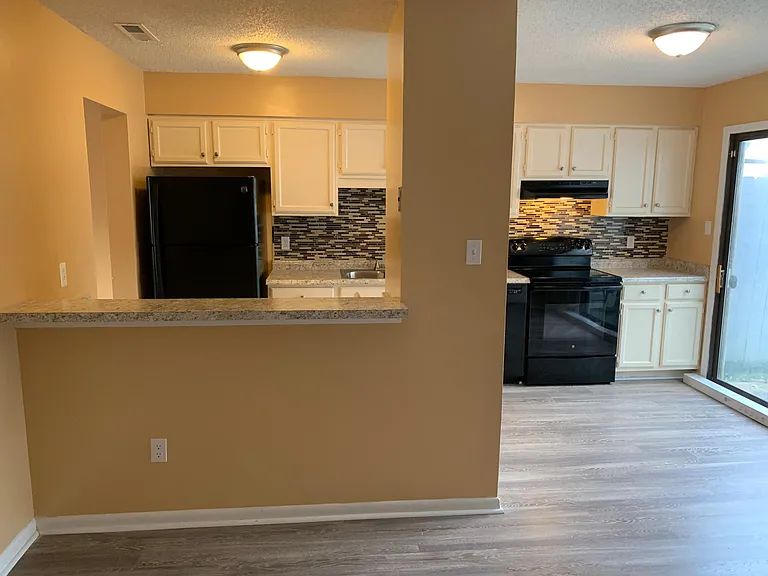 3717 Chimney Creek Dr — Photo 10