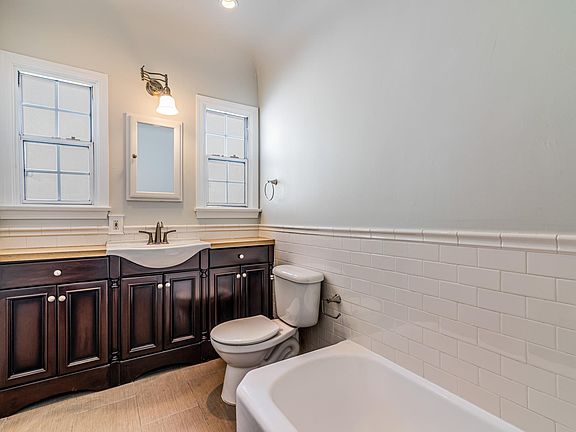 4th image of 825 1/2 N Edinburgh Ave