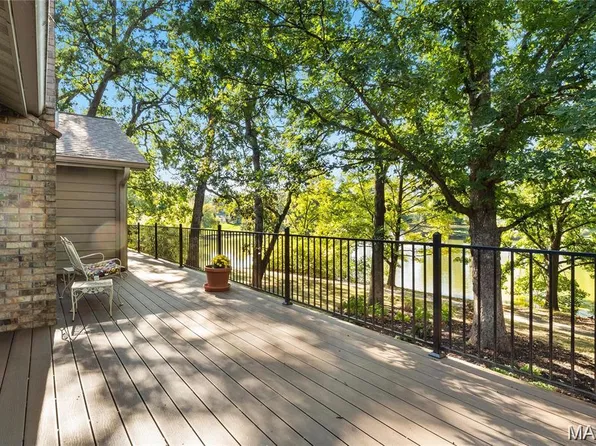 13238 Pinetree Lake Dr, Chesterfield, MO 63017