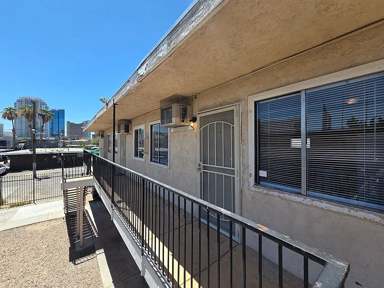 237 W Chicago Ave — Photo 2