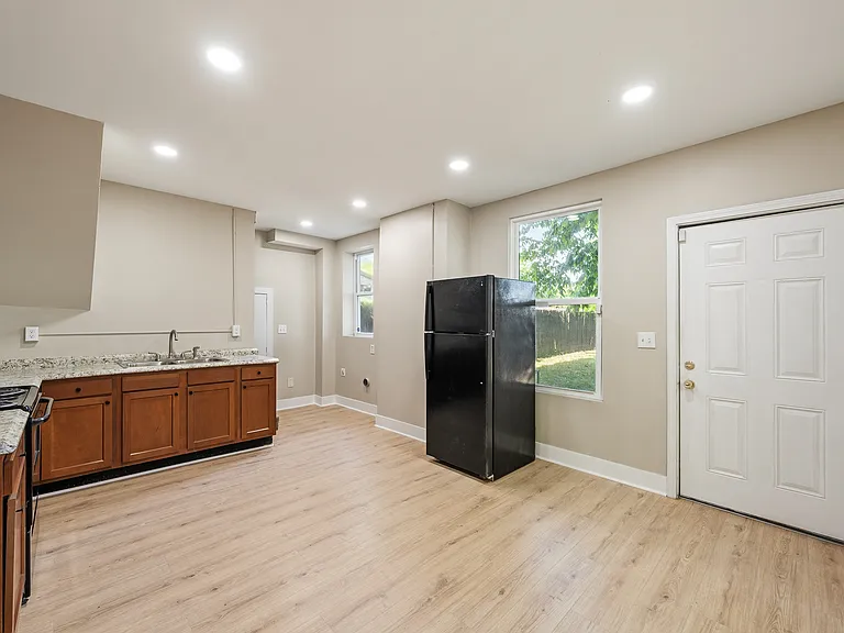 906 S Shelby St — Photo 16