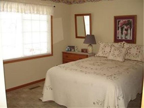 2nd image of 189 Cedar Cove