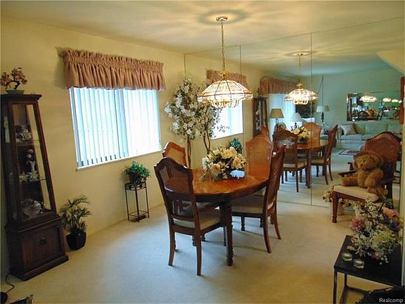 3rd image of 1004 Oak Pointe Dr #1