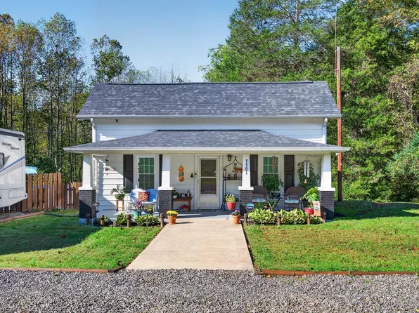 1101 Hunters Chapel Rd, Ararat, VA 24053