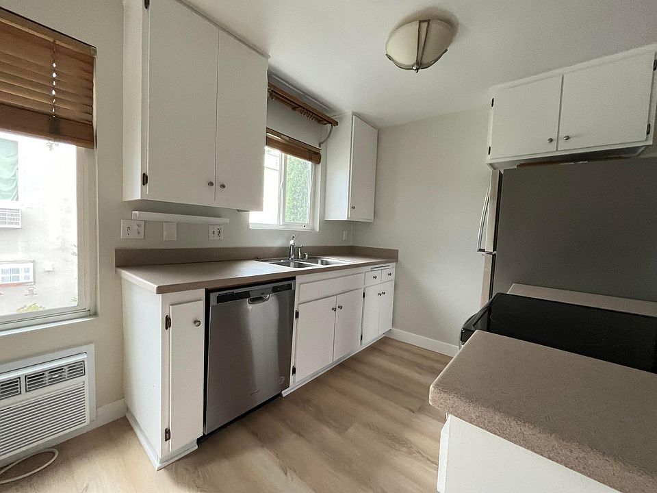 1st image of 976 Larrabee St APT 229