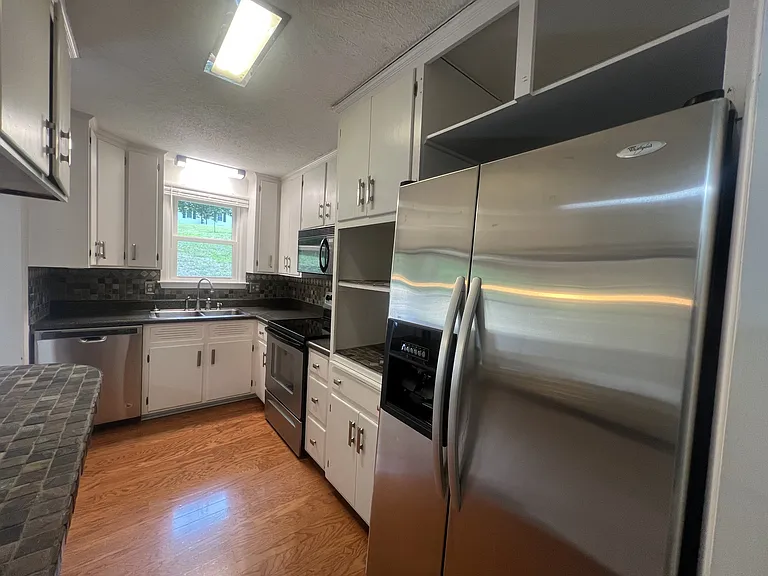 225 Darnell Ln — Photo 11