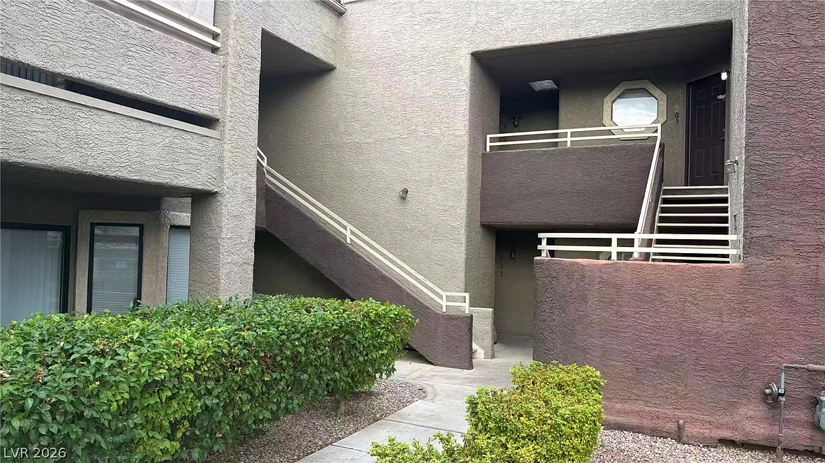 2 bed, 2.0 bath, 1091 sqft, $1,425 — Photo 2