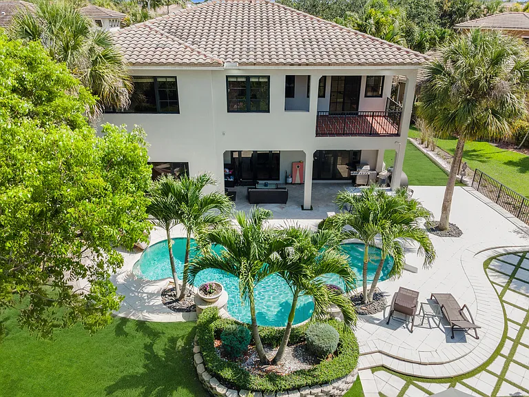 9521 Eden Mnr — Photo 3