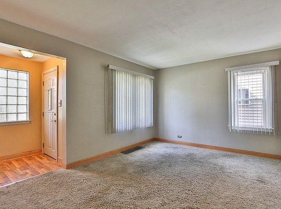 5th image of 18023 Oakwood Ave