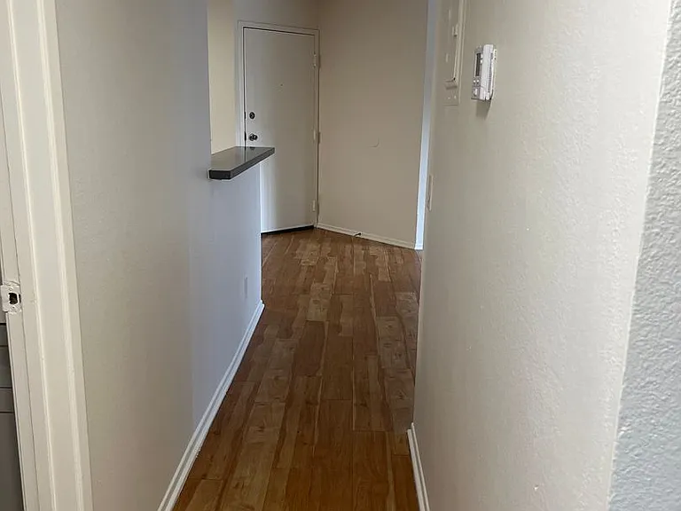 7320 Hazeltine Avenue (5295) — Photo 38