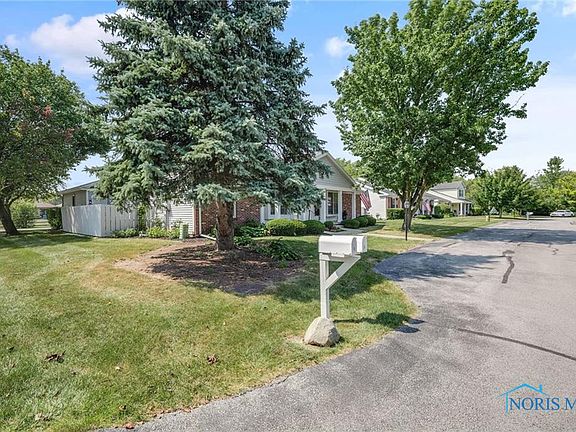 4th image of 15 New England Ln
