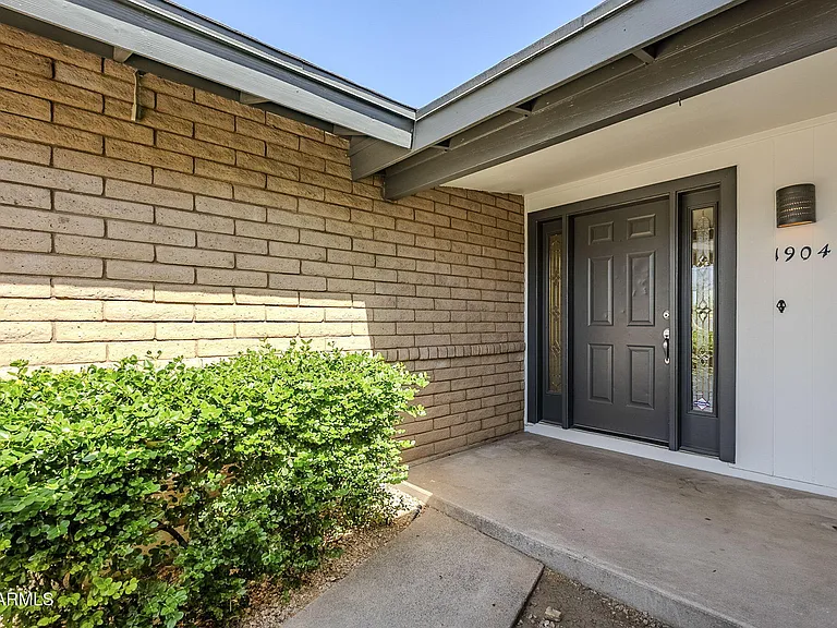 1904 E Manhatton Dr — Photo 6
