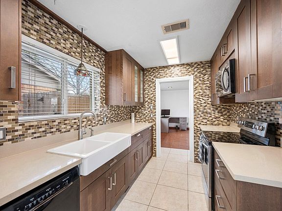 3rd image of 2327 Colonial Ridge Dr