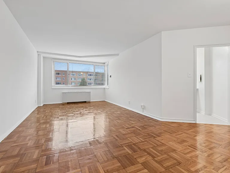 Quebec House Apartments — Photo 19