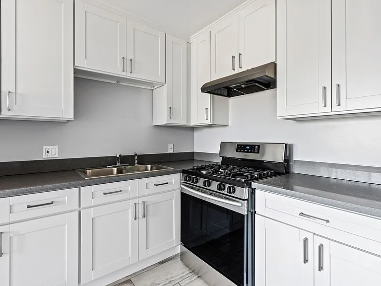 1608 W 42nd Pl — Photo 5