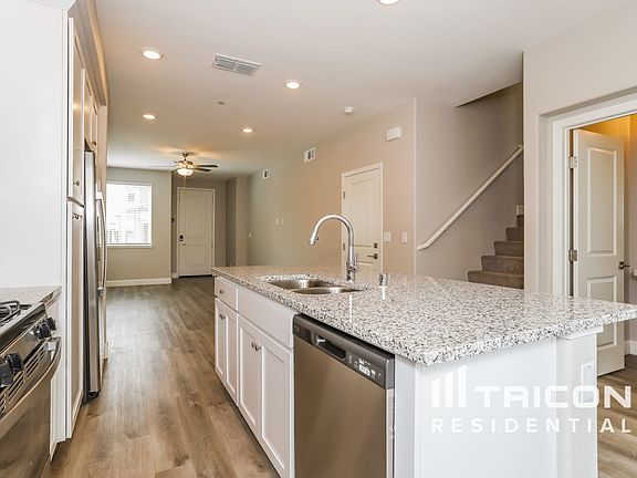 5th image of 2142 Comstock Ln