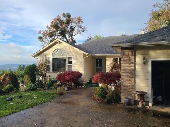 1385 SE Laurel Ct, Roseburg, OR 97470