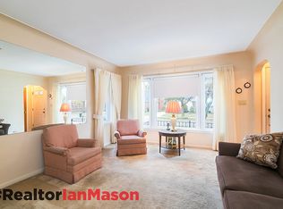 1505 Aline Dr, Grosse Pointe Woods, MI 48236