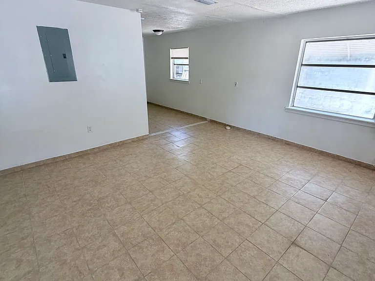 5074 Mapletree Ln — Photo 9