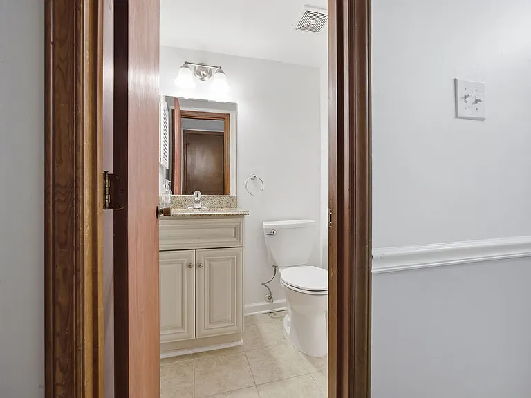 102 Chevis Dr — Photo 10