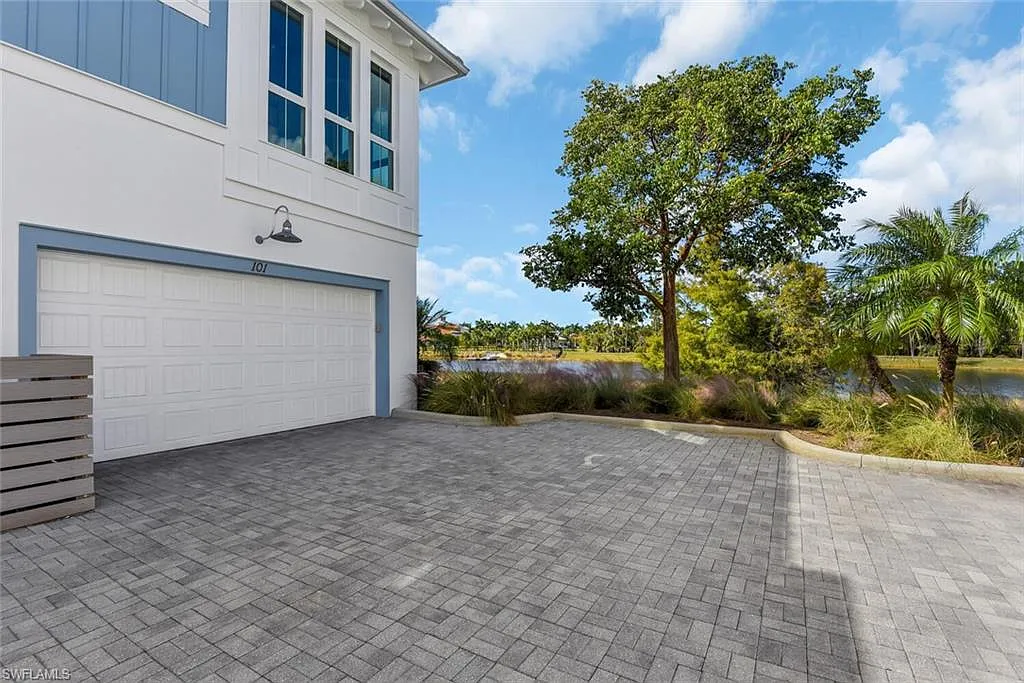 3 bed, 3.0 bath, 2214 sqft, $8,500 — Photo 4