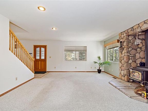 4th image of 943 Panamint Mountain Dr