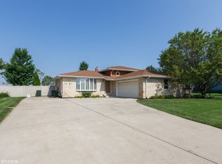 905 S Bentley Rd, New Lenox, IL 60451