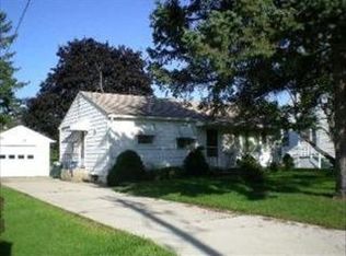 704 S 3rd St, Dundee, IL 60118