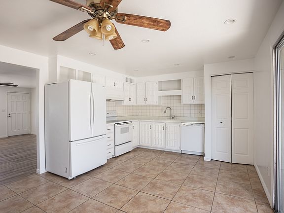 3rd image of 3838 E Sweetwater Ave