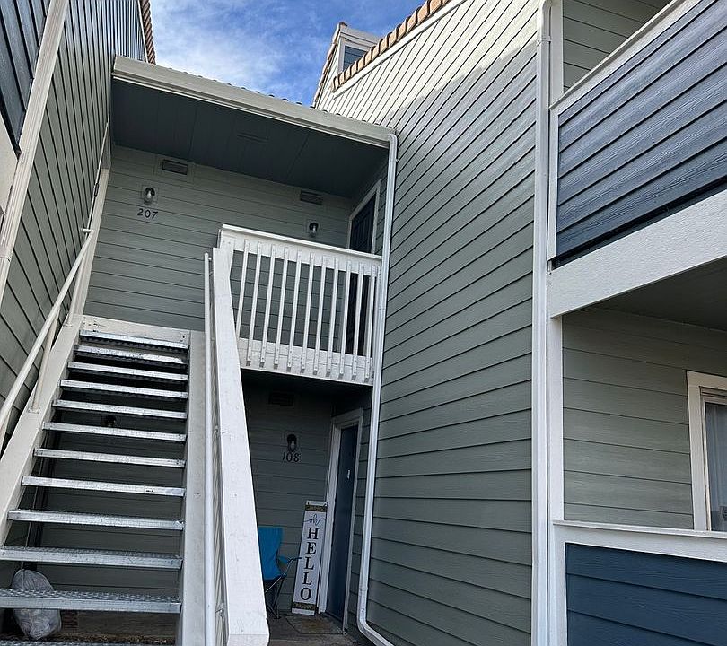 1st image of 15138 E Louisiana Dr APT 208