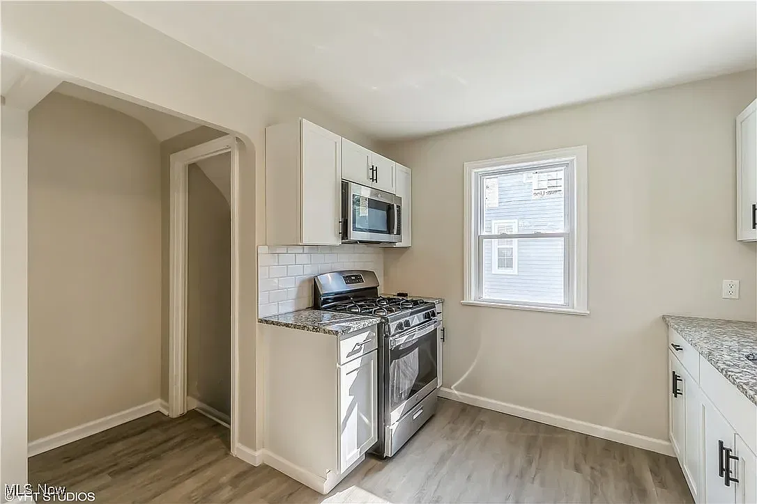3 bed, 1.5 bath, 1756 sqft, $1,900 — Photo 4