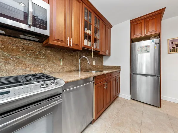 218-02 73rd Avenue image 15 of 18