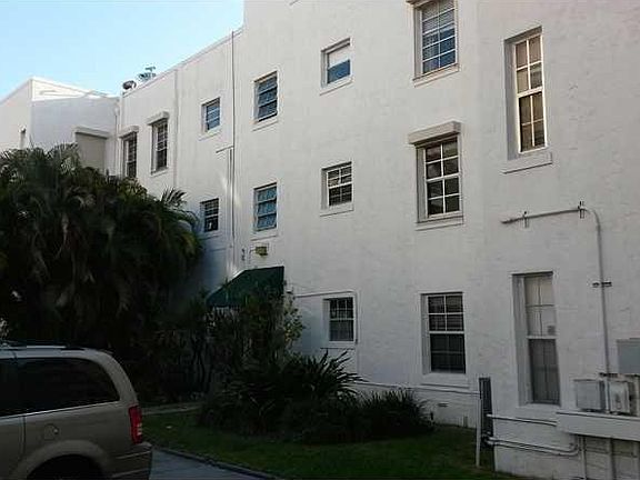 5th image of 3624 Collins Ave APT 2