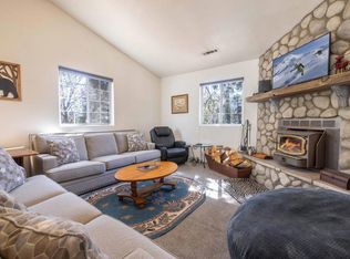 466 Spruce Ln, Sugarloaf, CA 92386