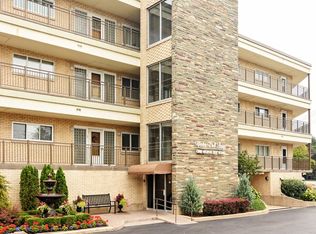 1 N Dee Rd APT 1H, Park Ridge, IL