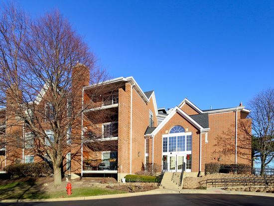 91 Hunt Club Dr #91, Saint Charles, IL 60174