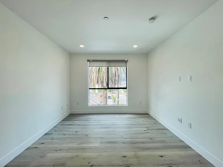 14612 Calvert St #202 — Photo 19