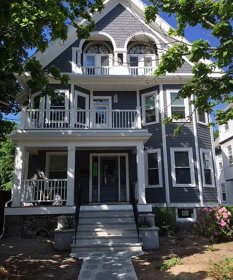 37 Bartlett Cres — Photo 2