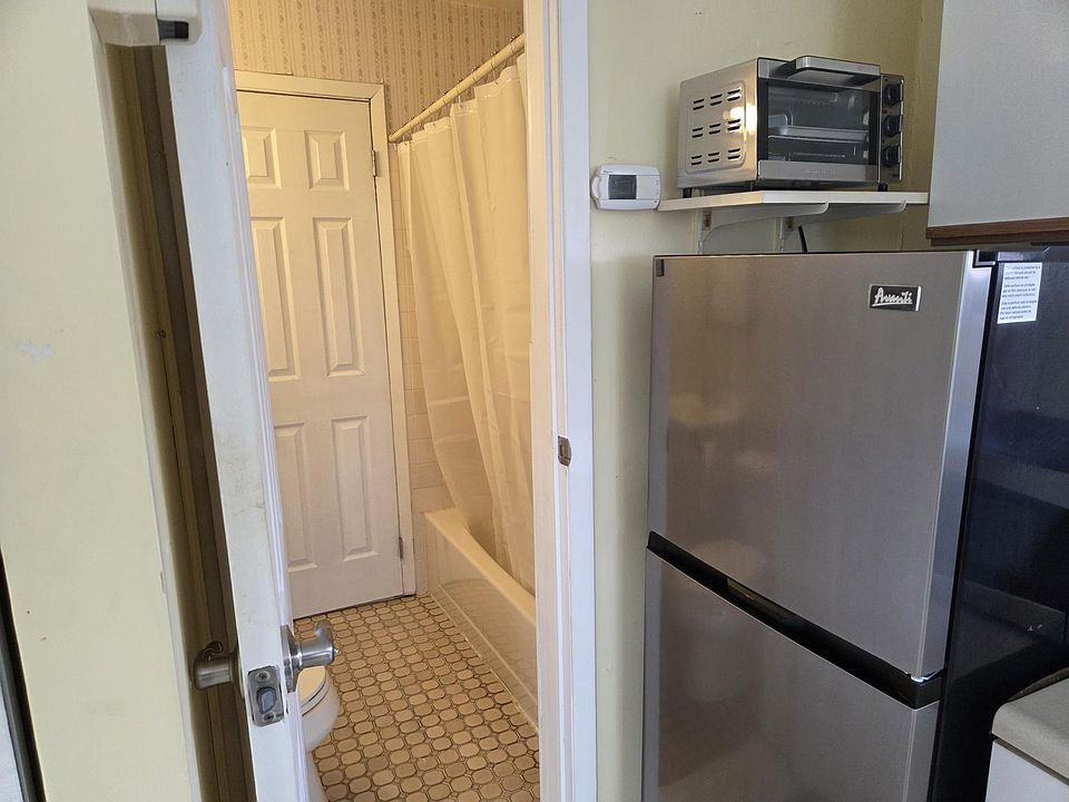 1st image of 2330 Bennett Ave #1