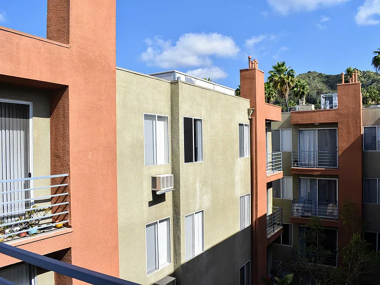Hollywood Place — Photo 6