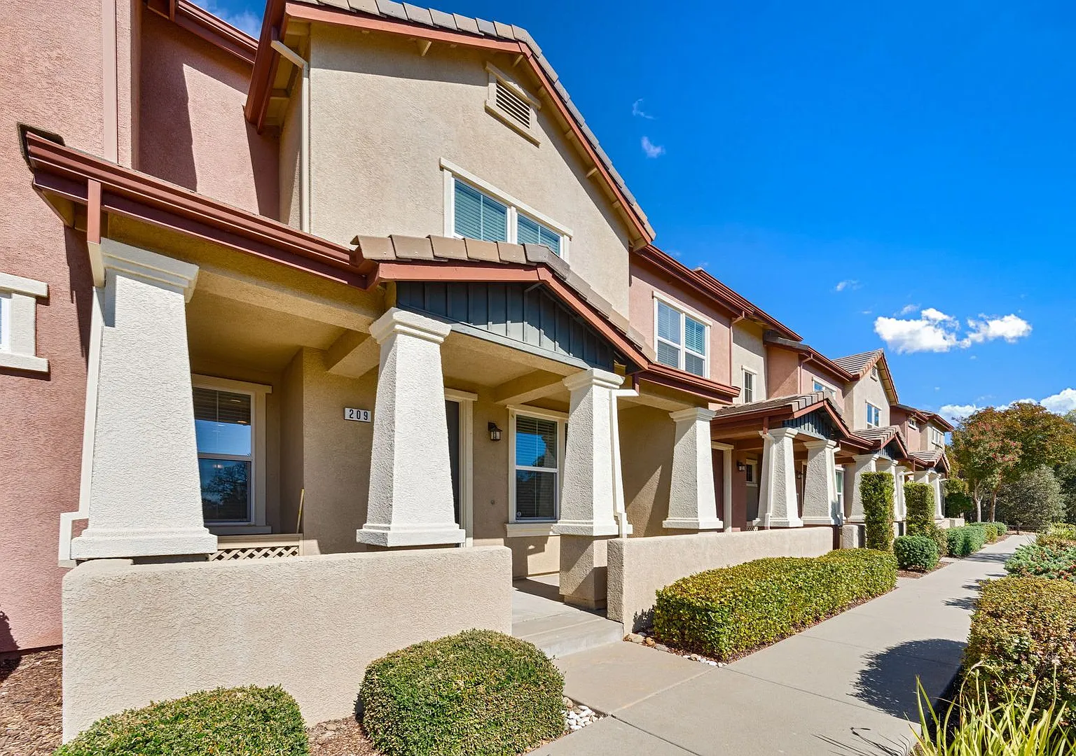 Spacious 2-Bedroom Folsom Townhome with Loft & 2-Car Garage! — Photo 1