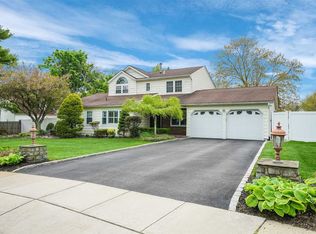 4 Sagamore Ln, Dix Hills, NY 11746