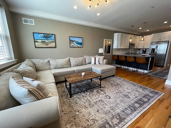 3rd image of 979 N Marshall St #2